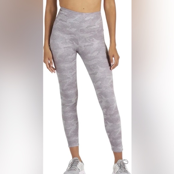 Vuori Pants - VUORI Small Clean Elevation High Rise 7/8 Legging Pants ~ Pale Gray Heather Camo